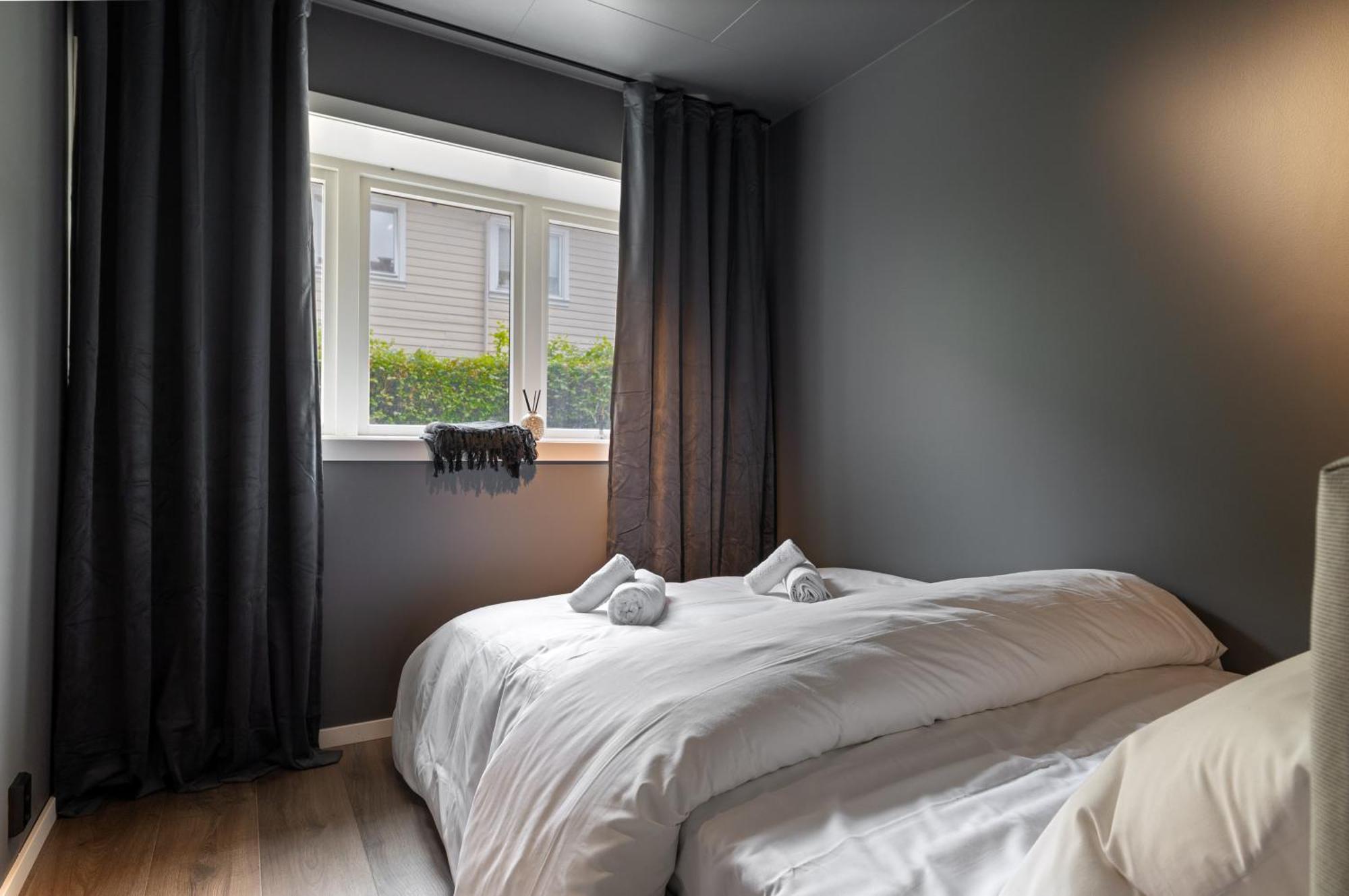 King bed - Free parking - Renovated June 2025 Apartment