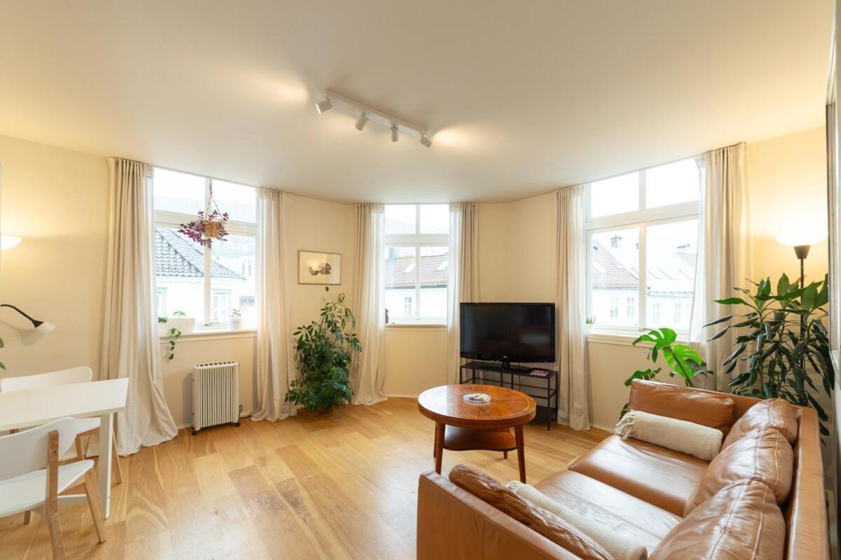 Unique Relaxed Corner Flat In Central Bergen