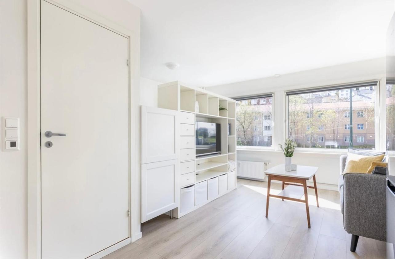 Modern Only 5 Minutes From Centre Apartment *