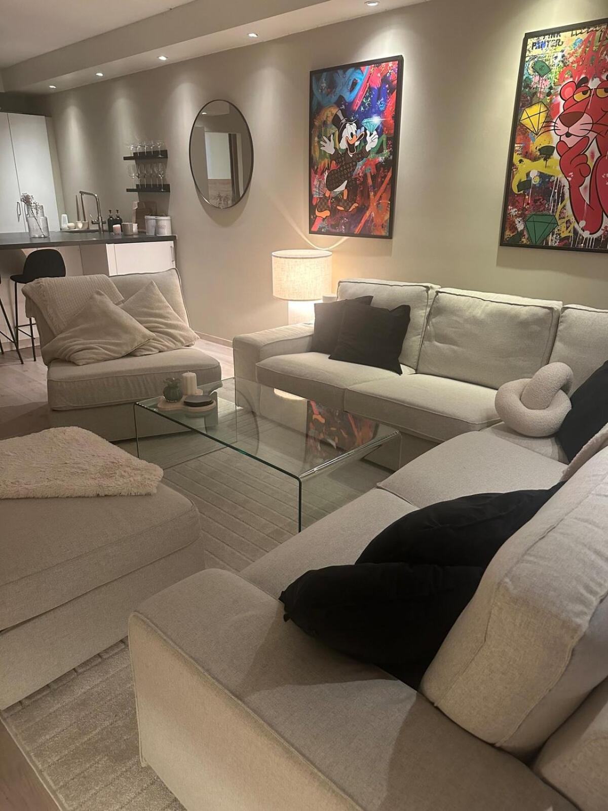 Cozy Modern With Stunning Views & Location *