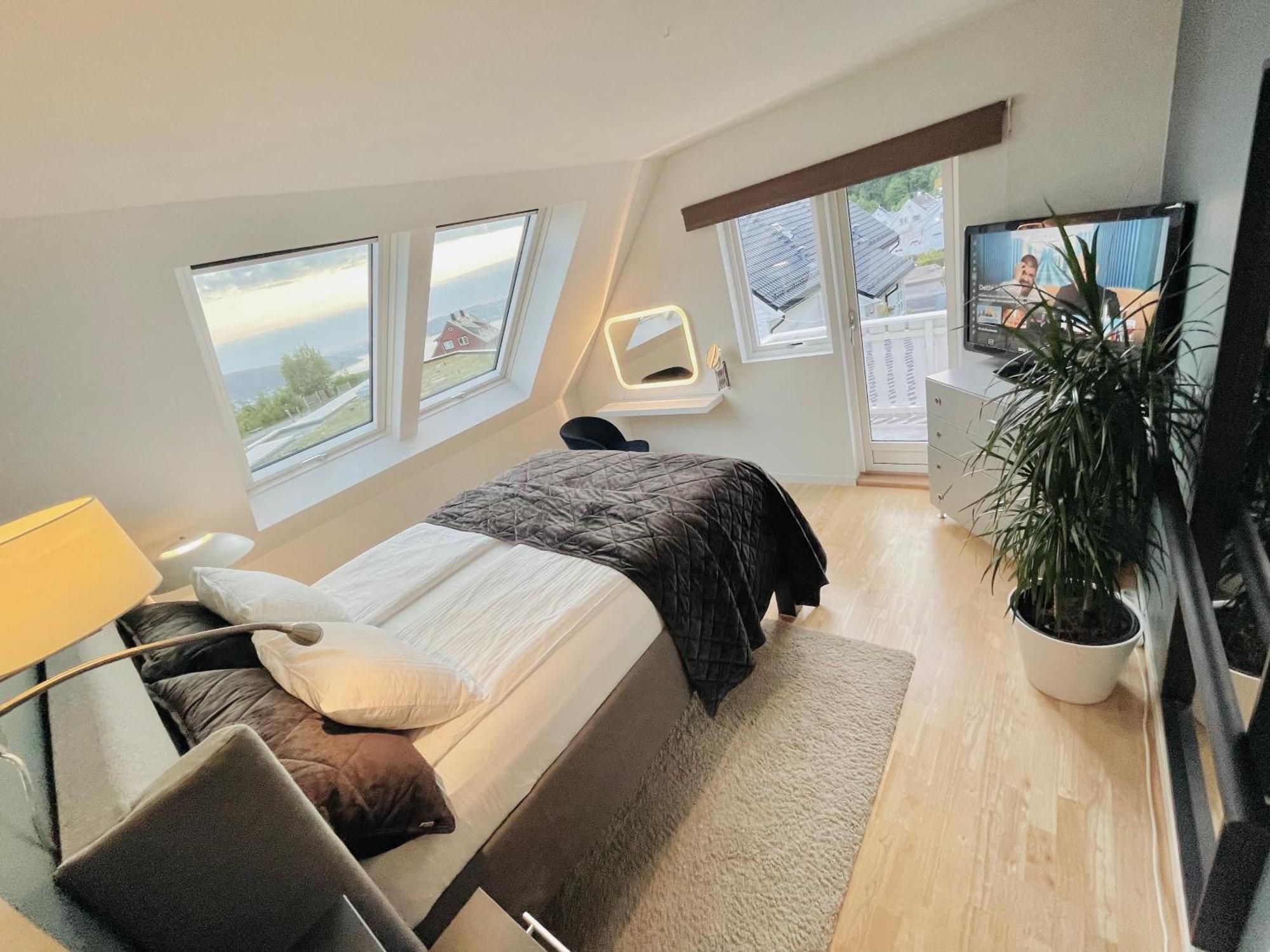 Central house right next to Fløyen -free parking! * Bergen