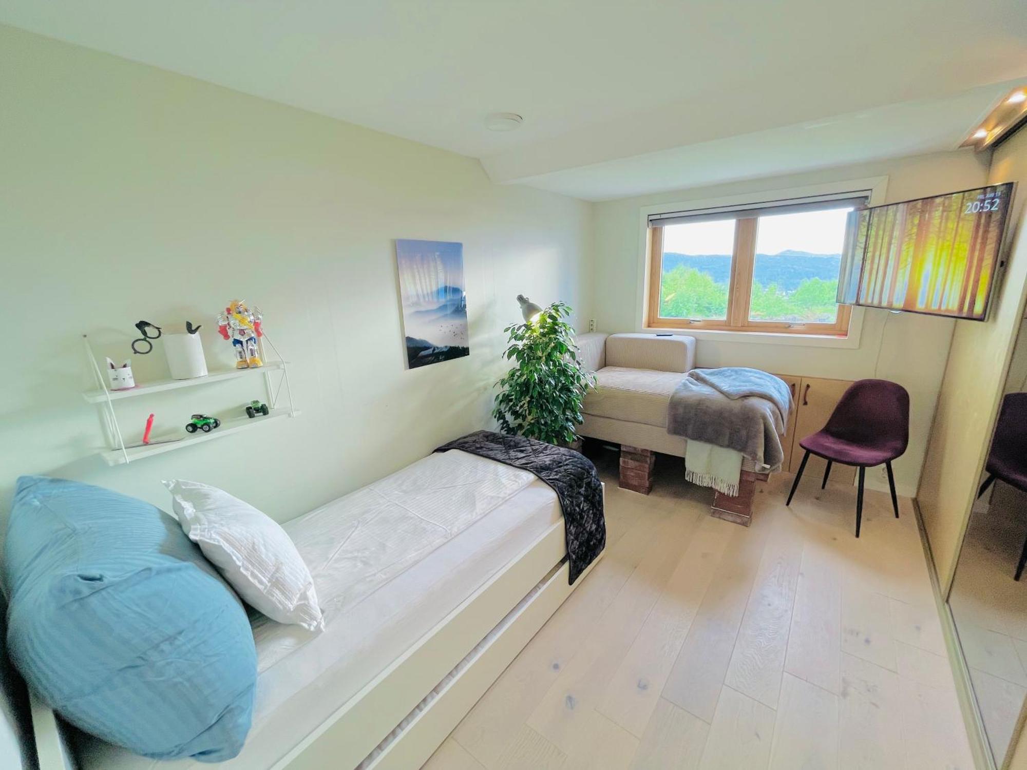 Central house right next to Fløyen -free parking! Leilighet *