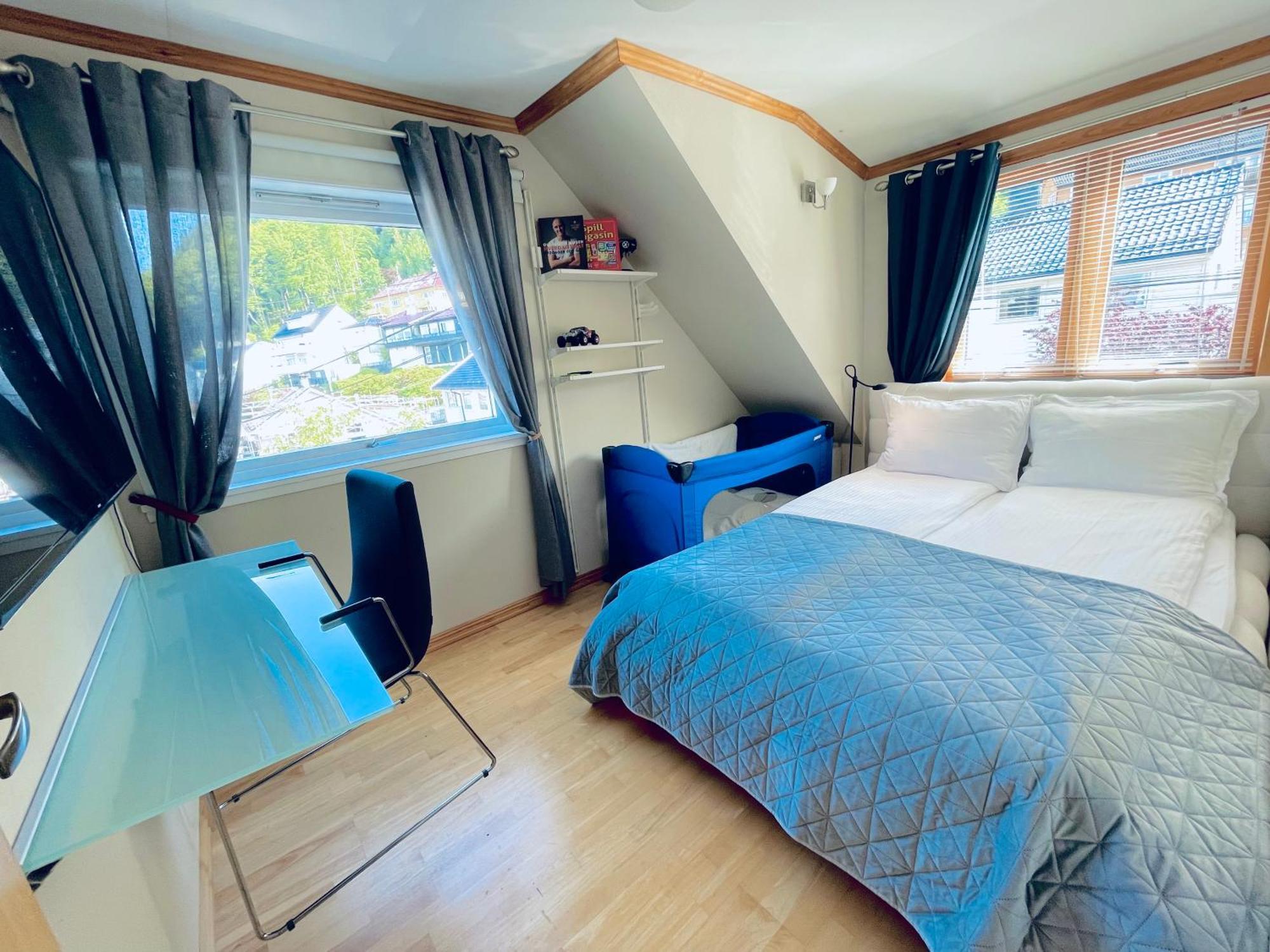 Central house right next to Fløyen -free parking! * Bergen