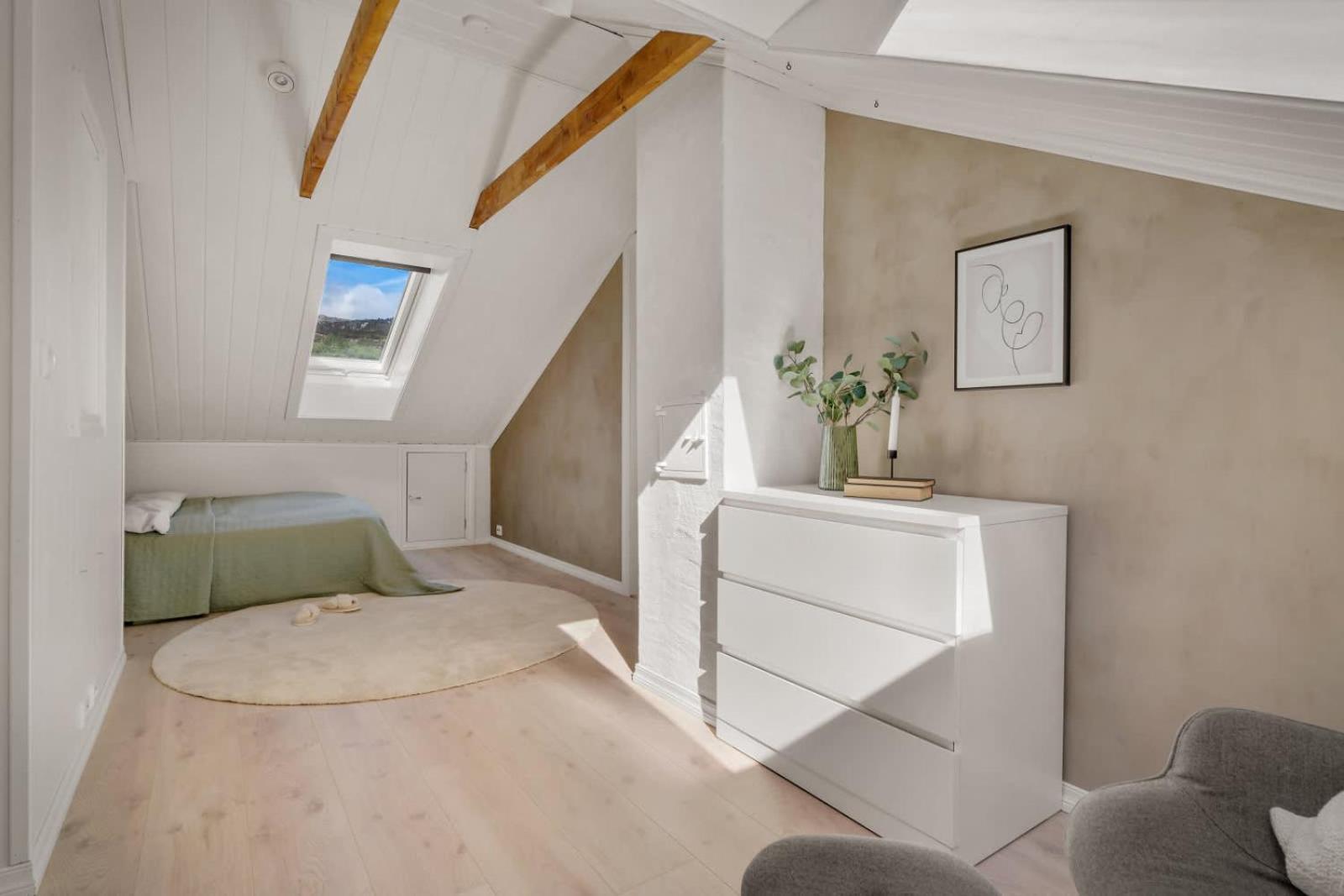 Roomsly - View & Comfort In One Spot Apartment