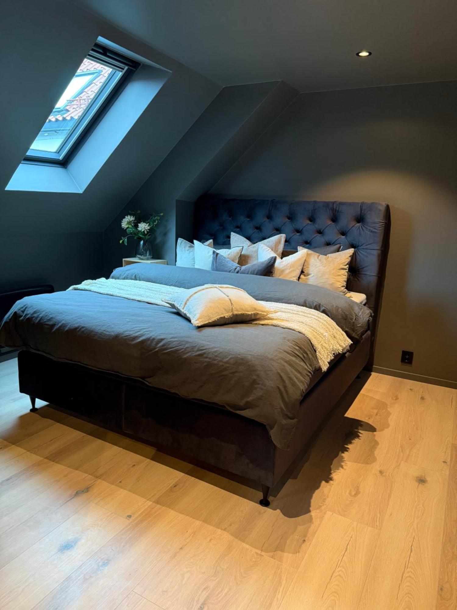 Charming 4-bed In Center Apartment