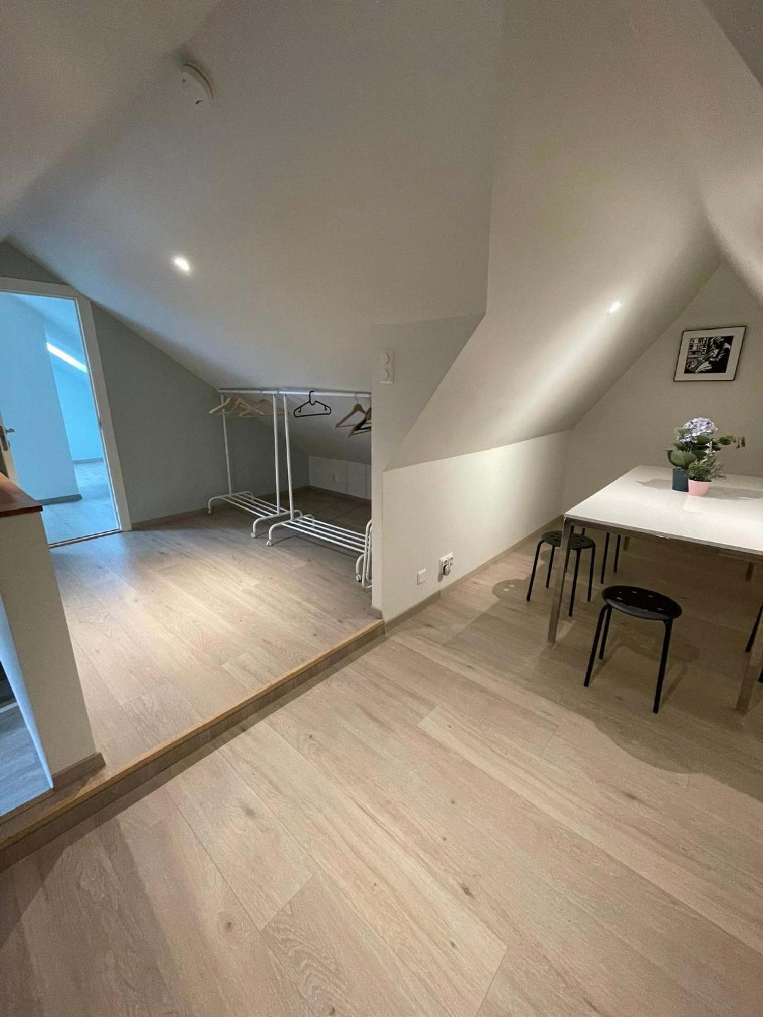 2sb23 - Large Cheap Apartment *