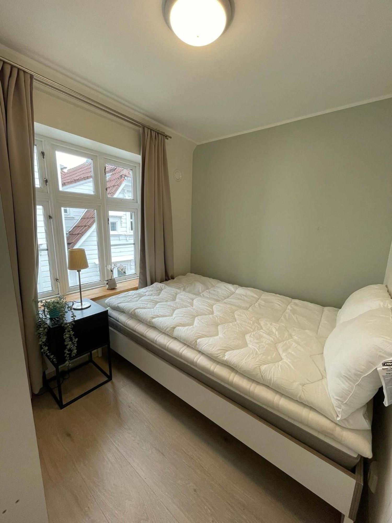 2sb23 - Large Cheap * Bergen