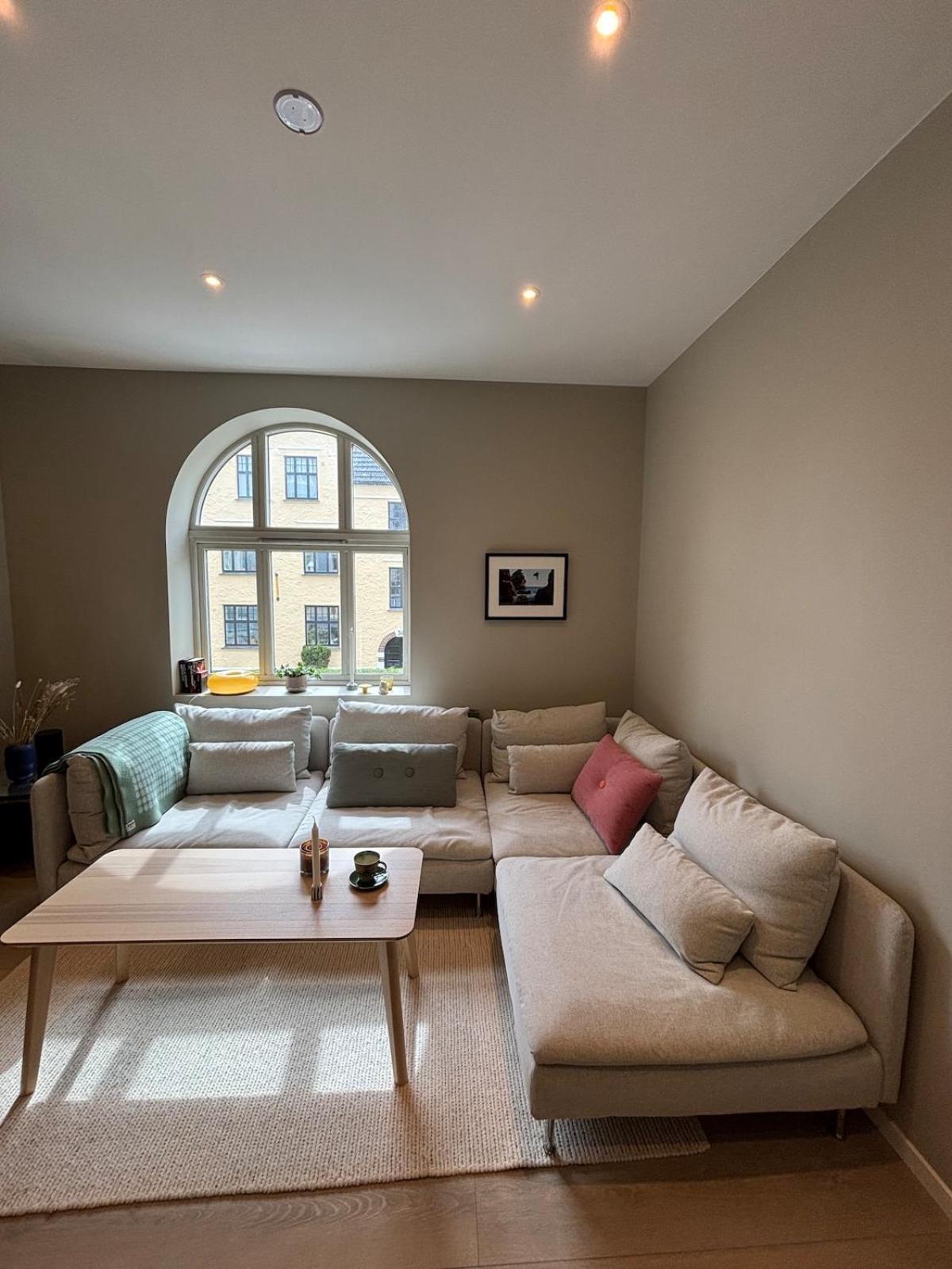 Apartment Downtown In Classic Building