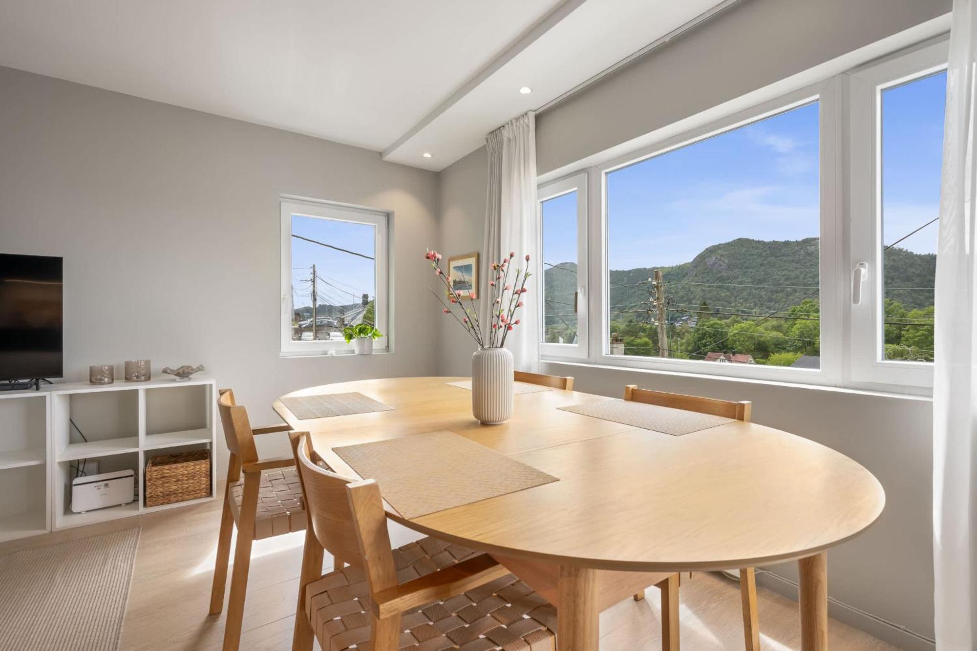 Mountain View & Balcony - Newly Renovated Căn hộ Bergen