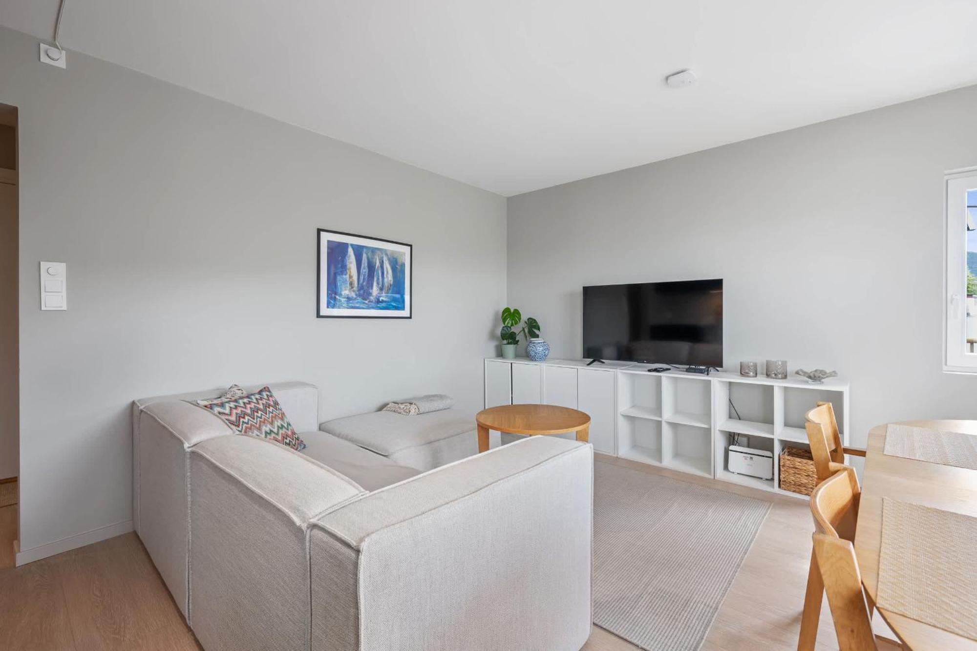 Mountain View & Balcony - Newly Renovated * Bergen