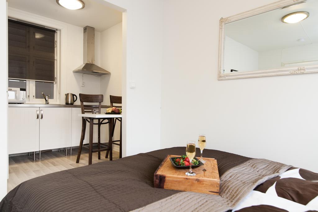 Apartment Studios *