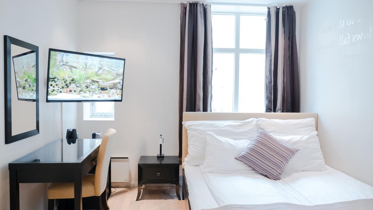 Basic Hotel