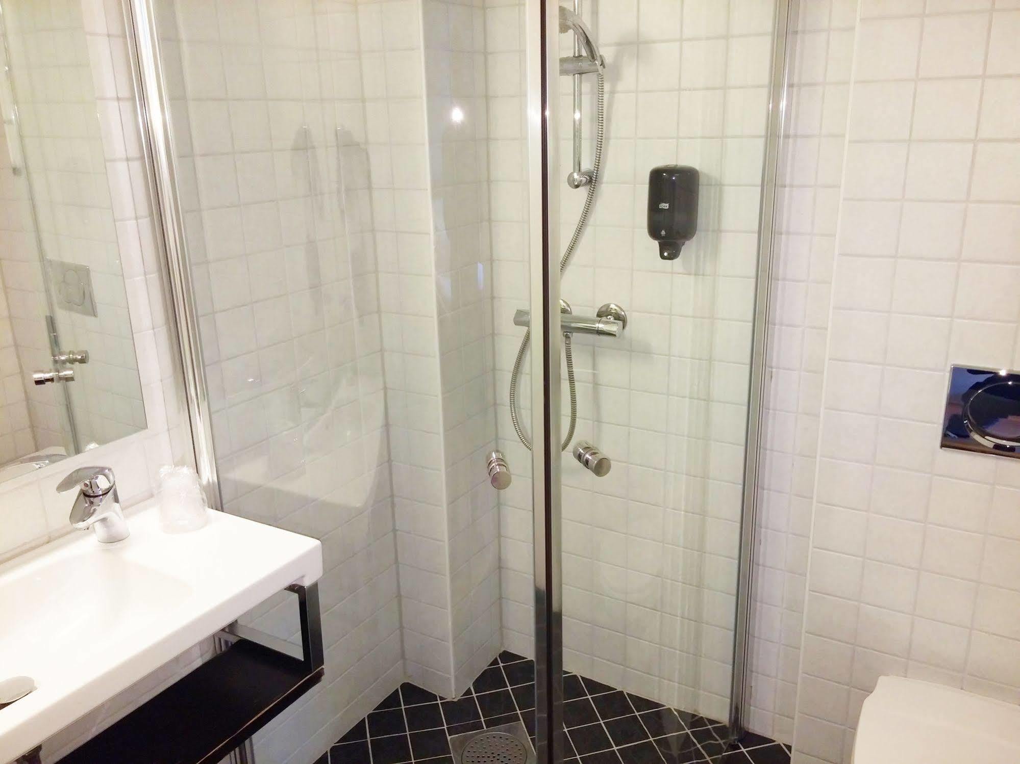 Hotel Basic 2*