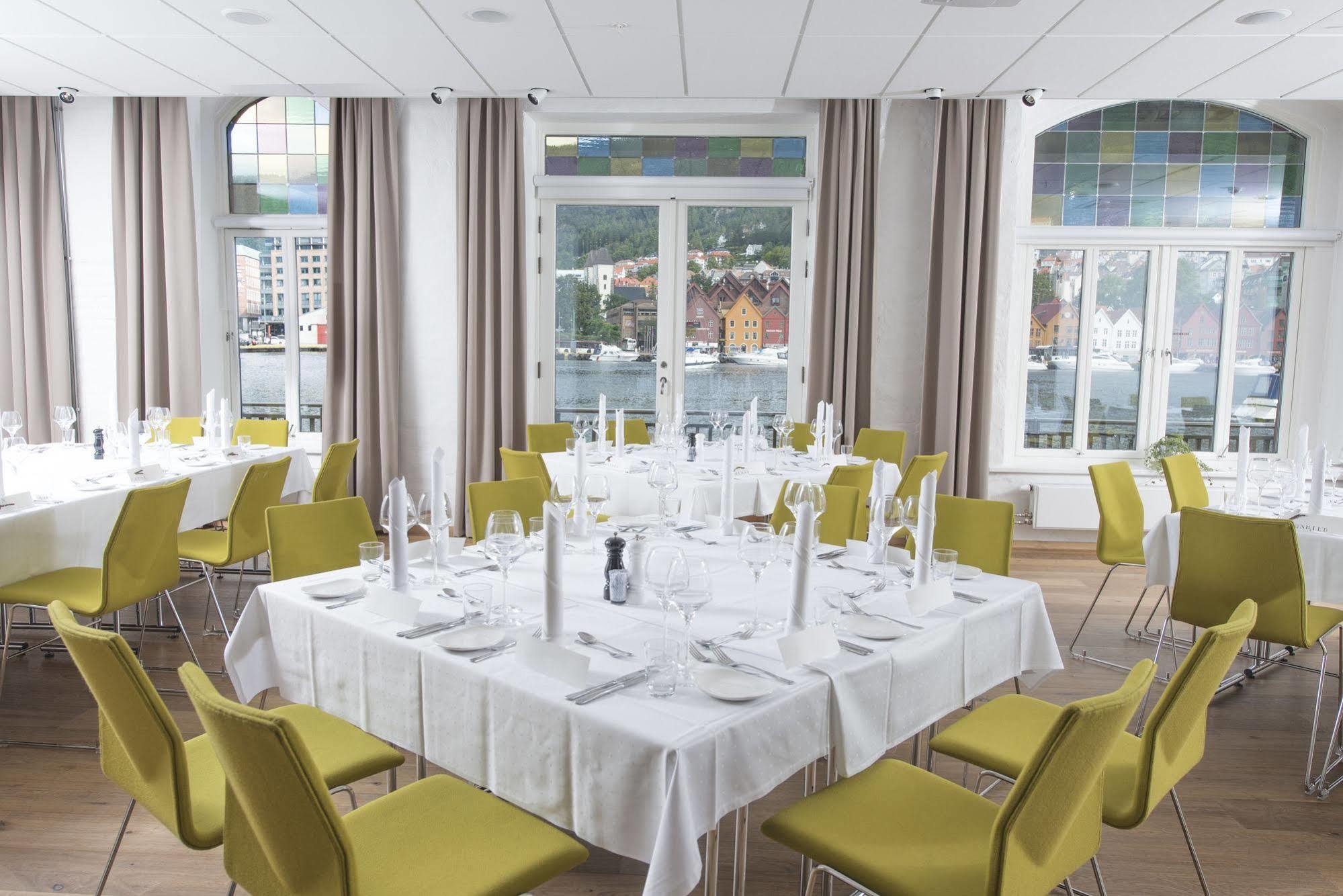 Clarion Admiral 4*