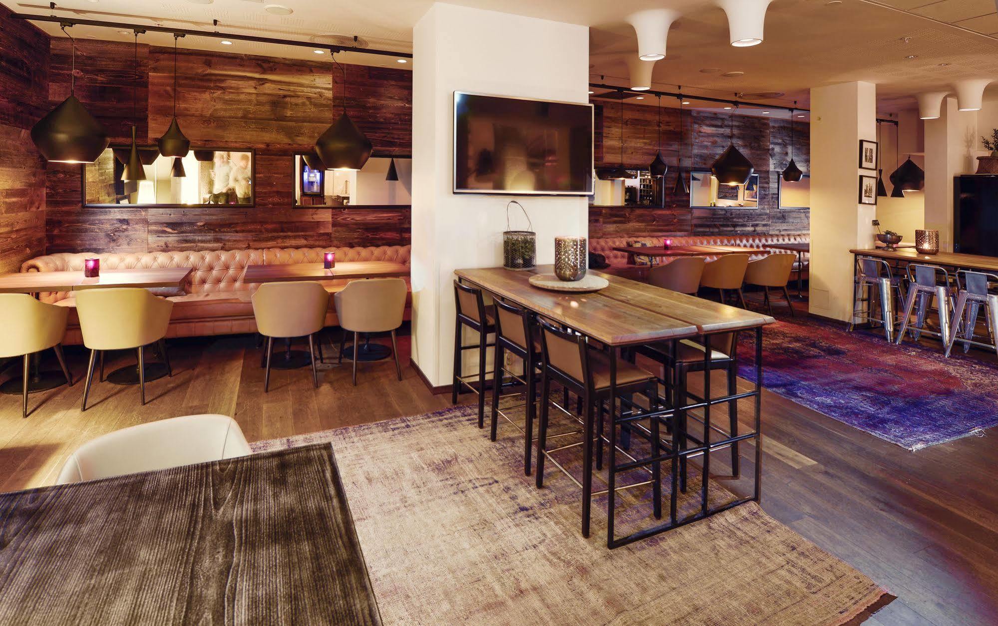 Clarion Admiral Hotel