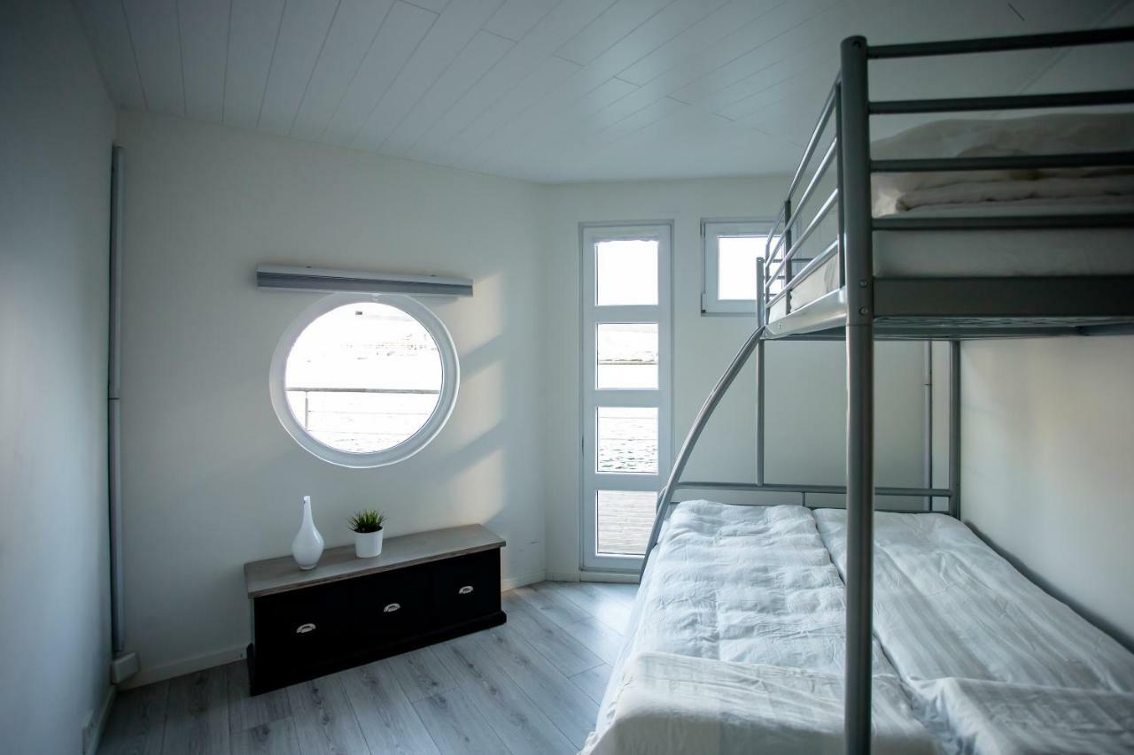 Botel Floating