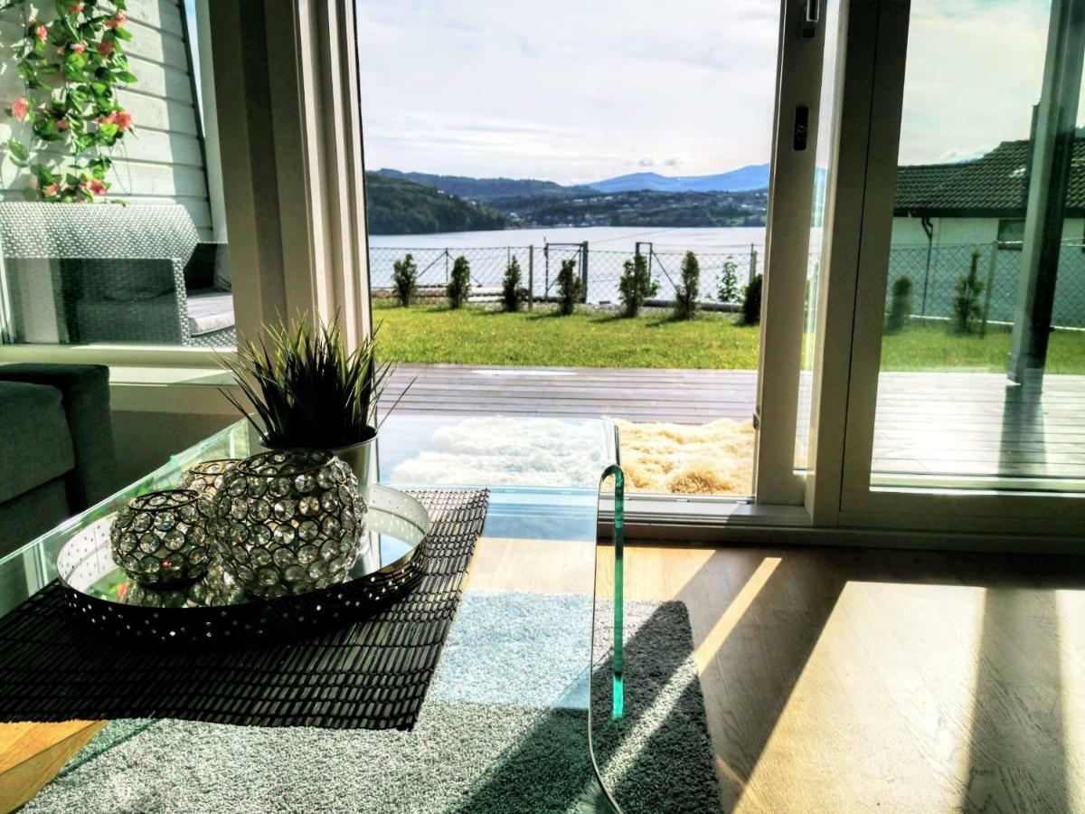 Bjornestrand Fjordside View Apartment Bergen
