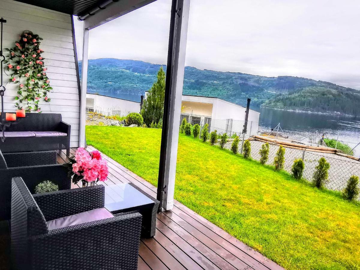 Bjornestrand Fjordside View Apartment Bergen