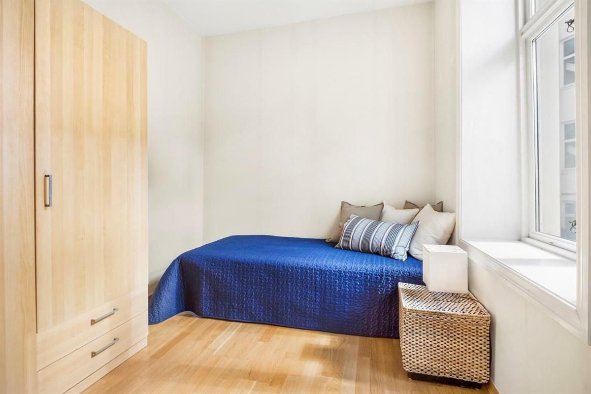Modern In Centre Apartment *