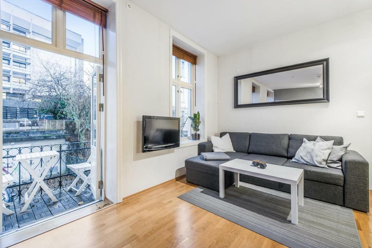 Modern In Centre Apartment