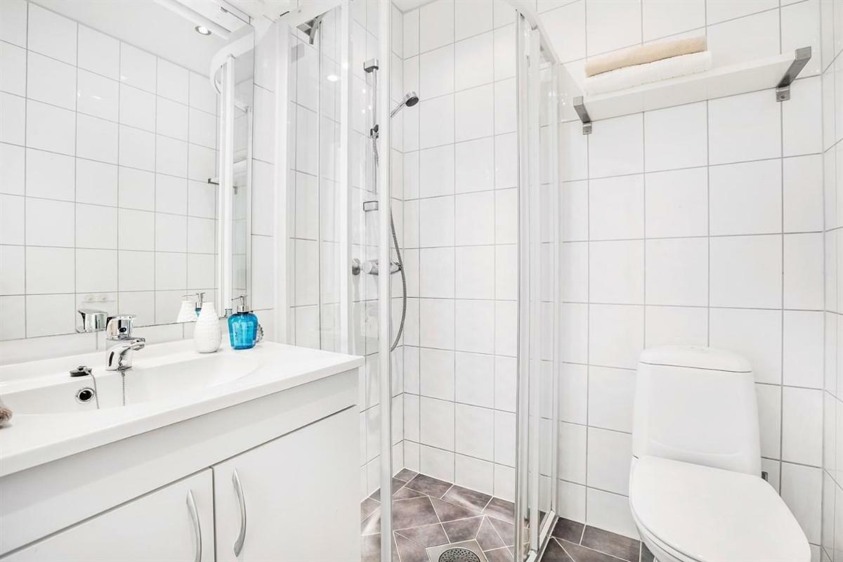 Modern In Centre Apartment *
