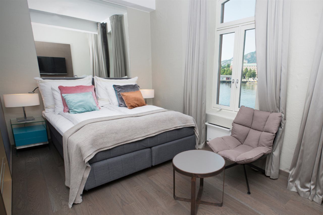 Clarion Admiral 4*