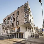 Dinbnb Apartments I 1 Minute To Tram! Newly Built With Balcony & 3 Beds