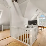 Charming Apartment With Stunning Views!