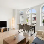 Modern Downtown Apartment With Great Views