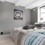 Very Central Beautiful Modern Apartment