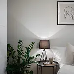 Stunning View - Cozy Apartment In City Centre