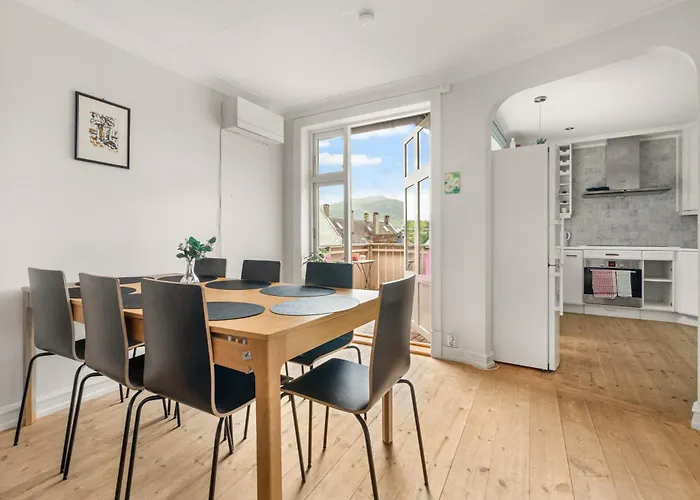 Charming Apartment With Stunning Views!