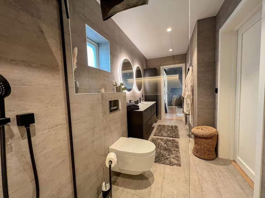 Sjoutsikt, Jacuzzi Og Solfylt Bergen