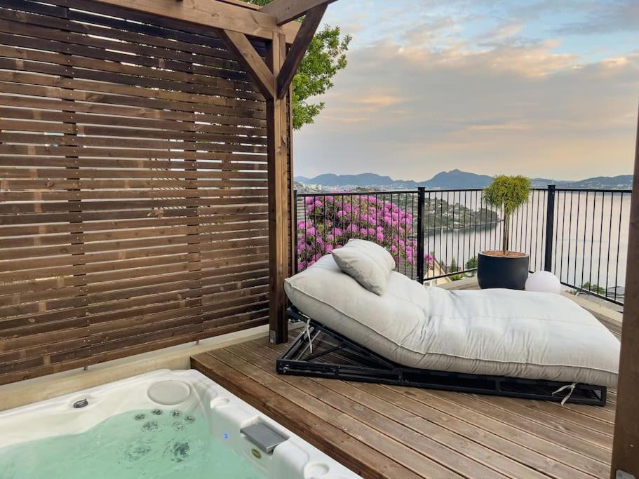 Apartment Sjoutsikt, Jacuzzi Og Solfylt