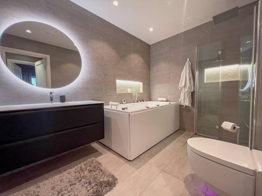 Sjoutsikt, Jacuzzi Og Solfylt Apartment *