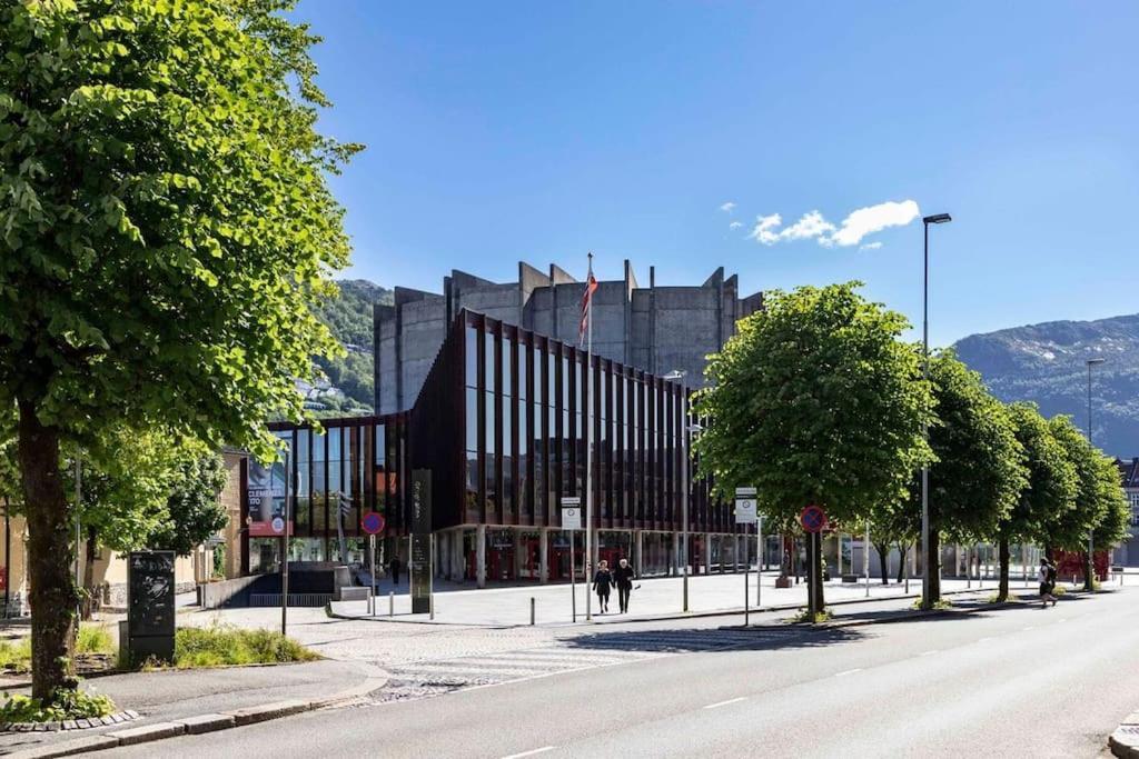 Nydelig Toppleilighet Med Terrasse Midt I Sentrum *