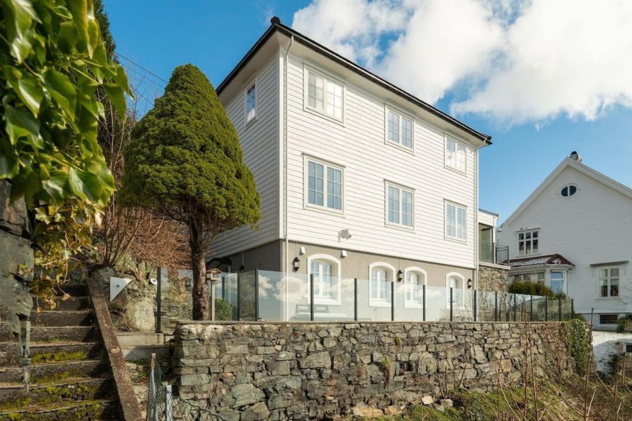 Villa Dinbnb Homes I Luxury With Hot Tub & Views Bergen