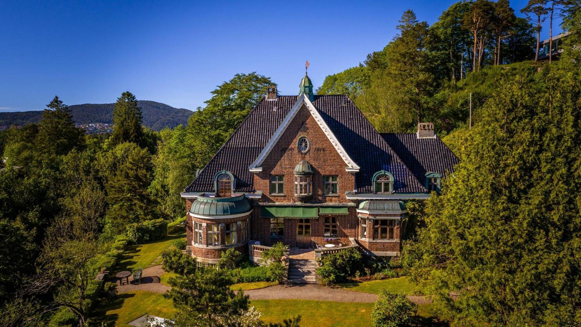 Unique Victorian With Private Coastline *