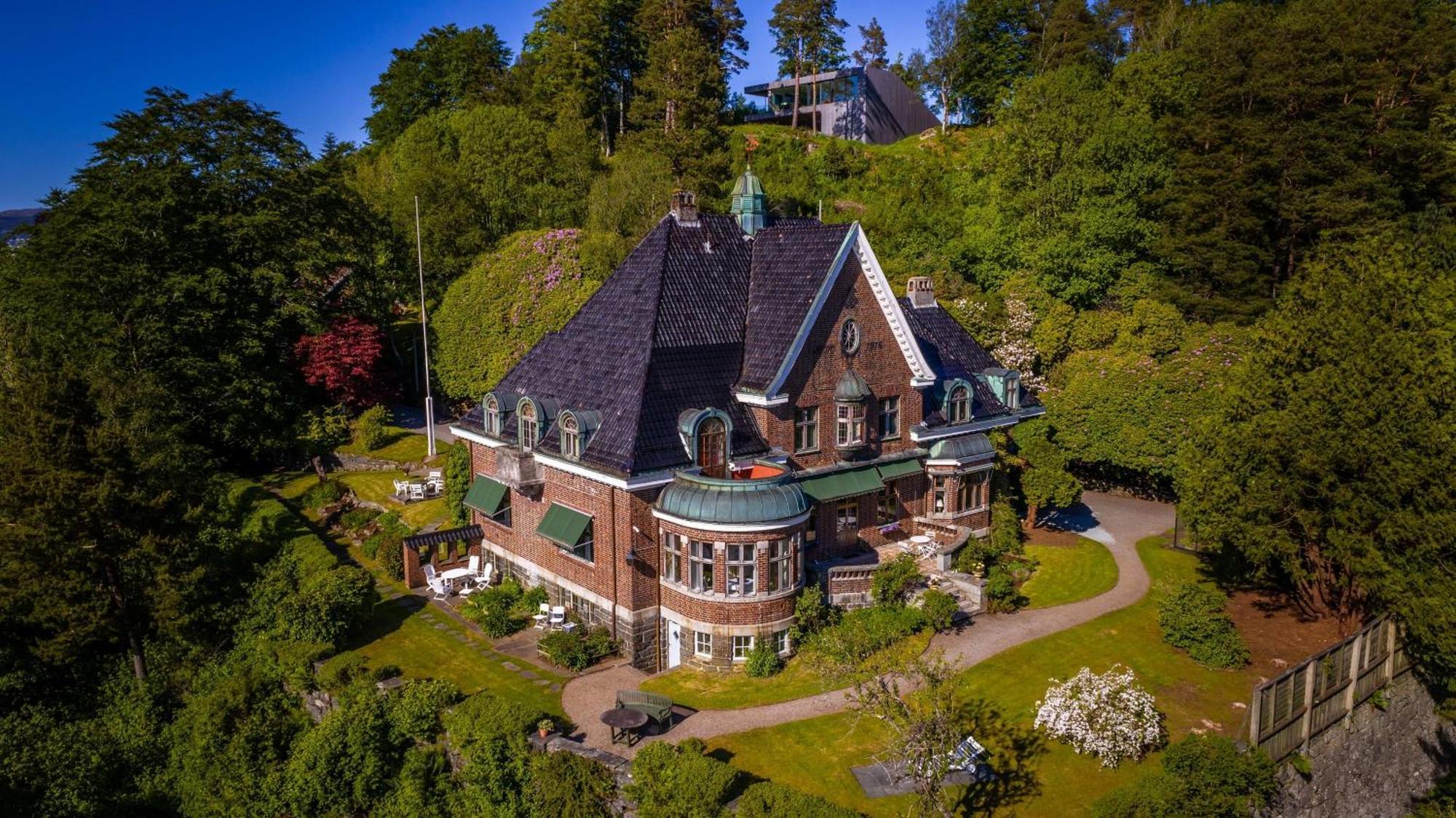 Unique Victorian With Private Coastline * Bergen
