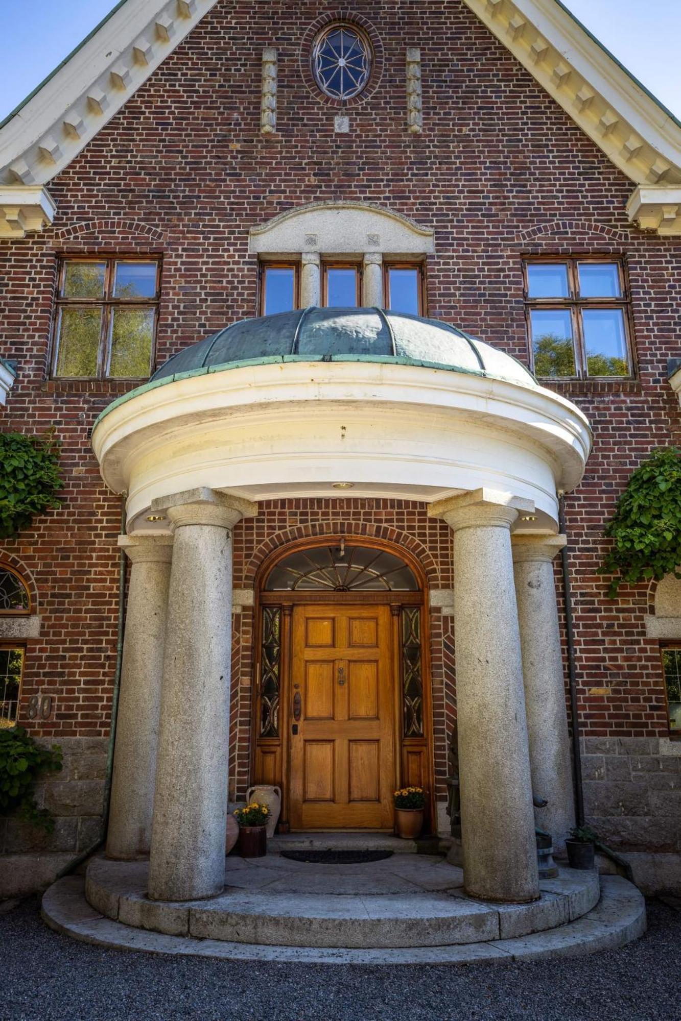 Unique Victorian With Private Coastline *