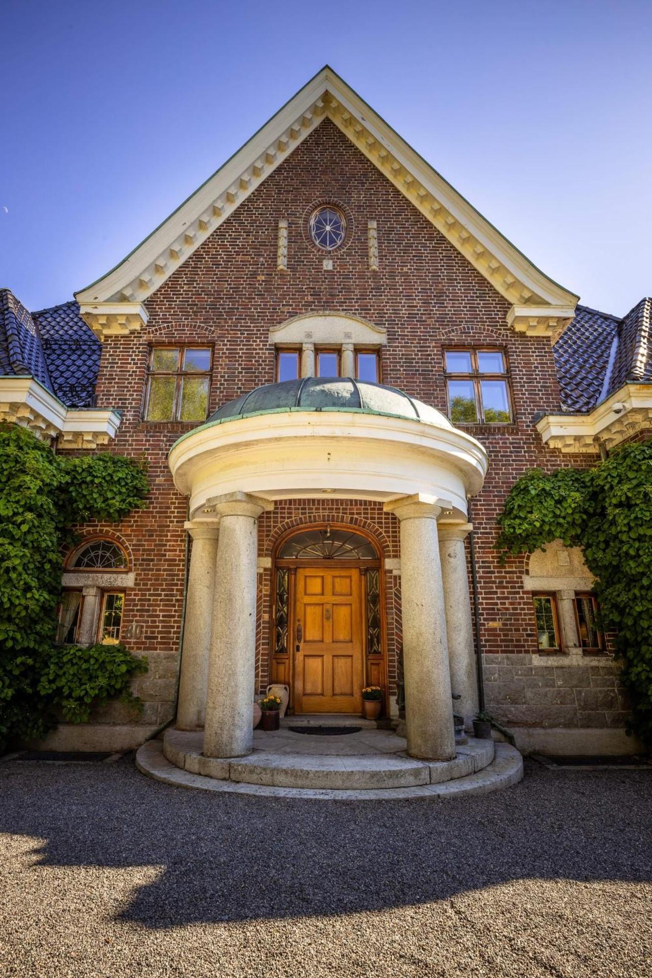Villaer Unique Victorian With Private Coastline