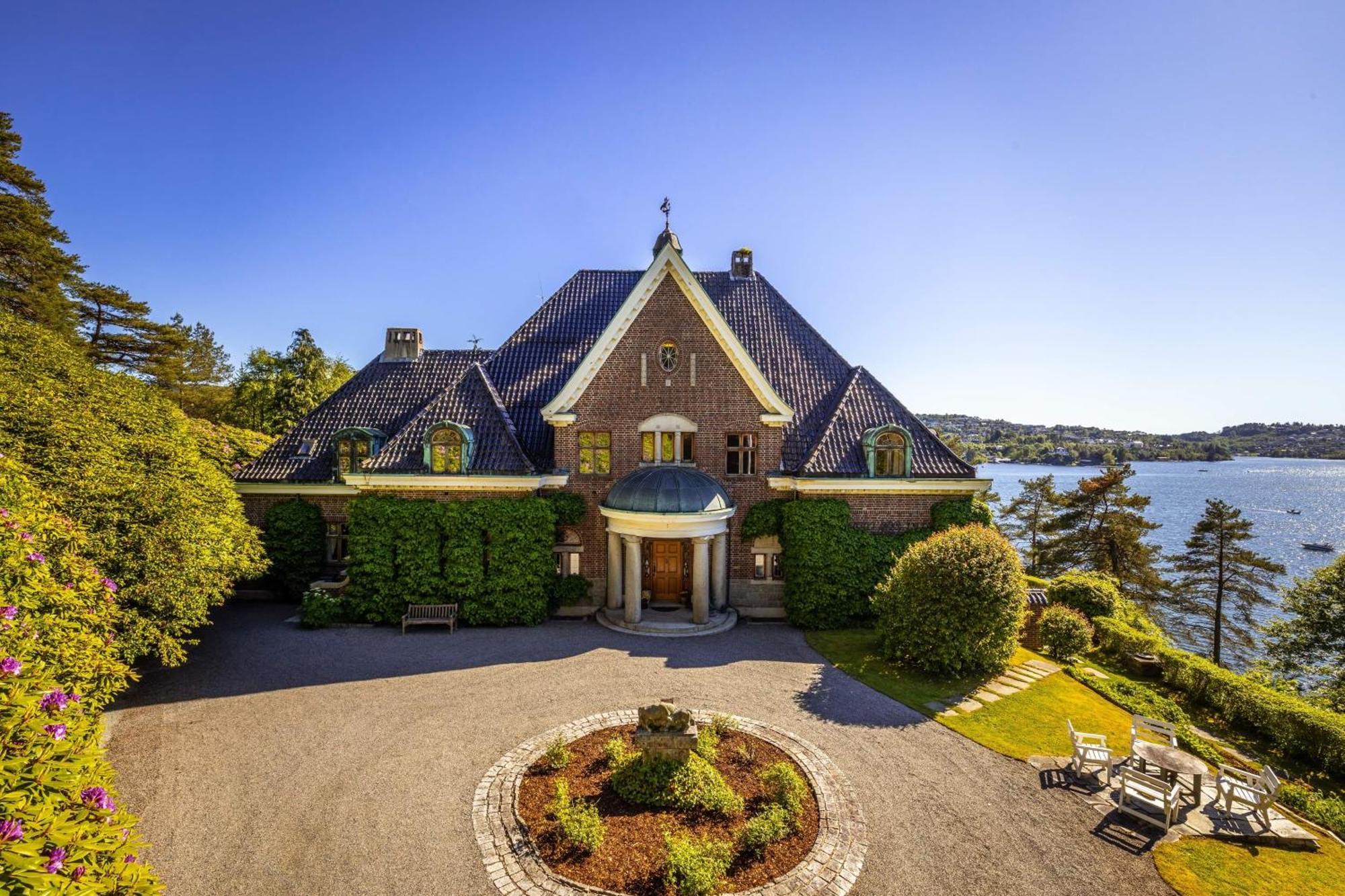 Unique Victorian With Private Coastline Villaer *