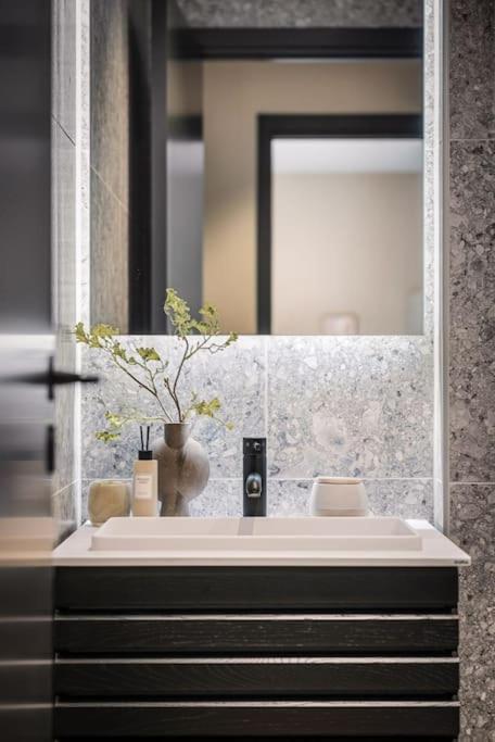 L Luxurious Hideaway In Centrum Leilighet