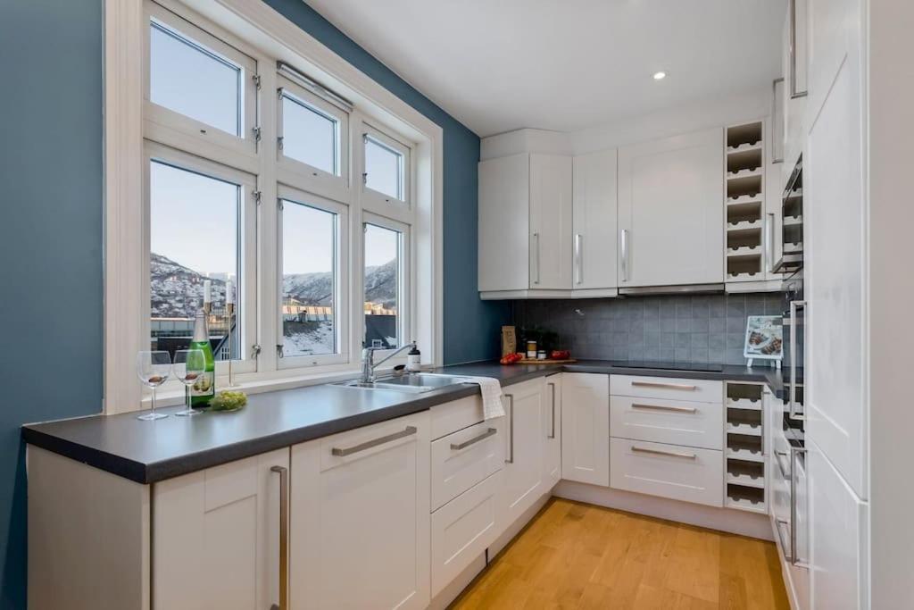 Moderne Og Sentral Leilighet Med Terrasse! *