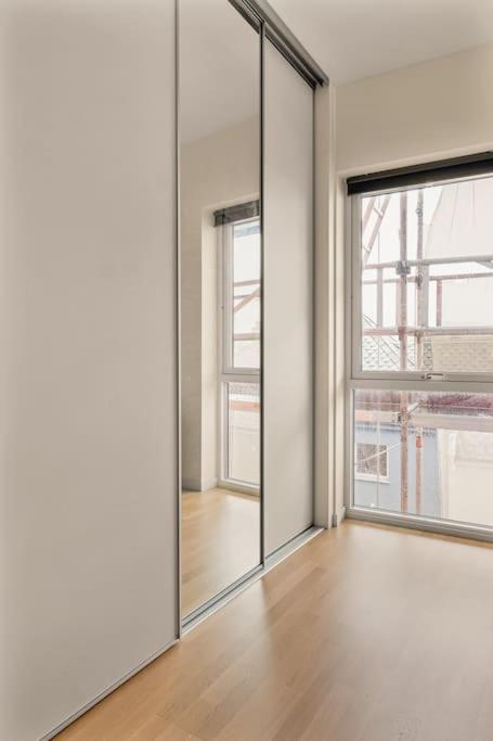 Apartment Dinbnb I 1 Minute To Tram! Newly Built With Balcony & 3 Beds