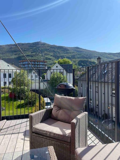 Dinbnb I 1 Minute To Tram! Newly Built With Balcony & 3 Beds * Bergen