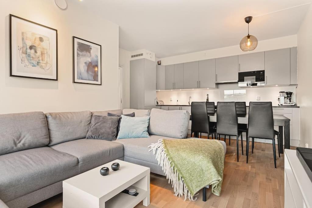 Apartment Dinbnb I 1 Minute To Tram! Newly Built With Balcony & 3 Beds