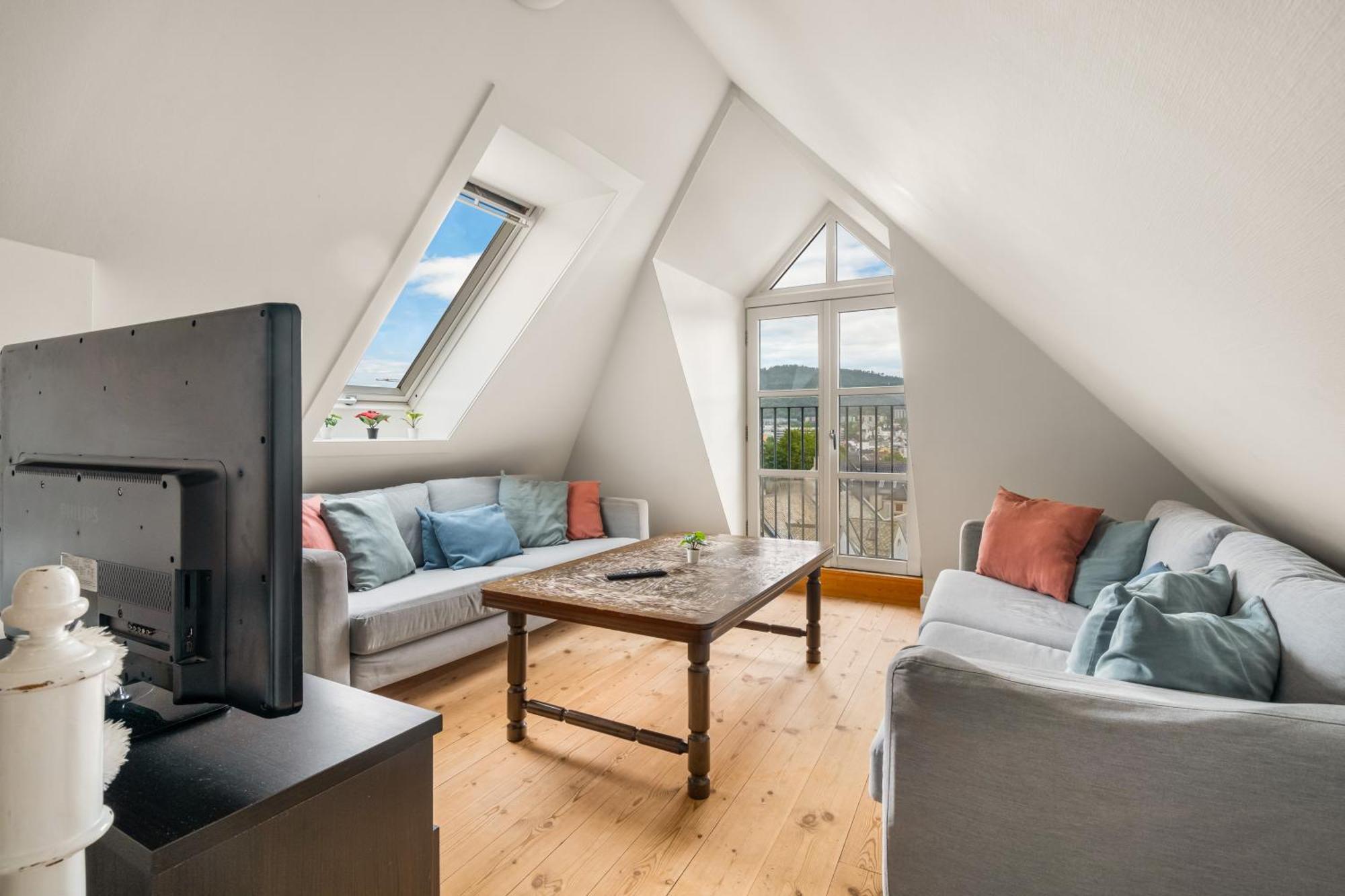 Charming With Stunning Views! *