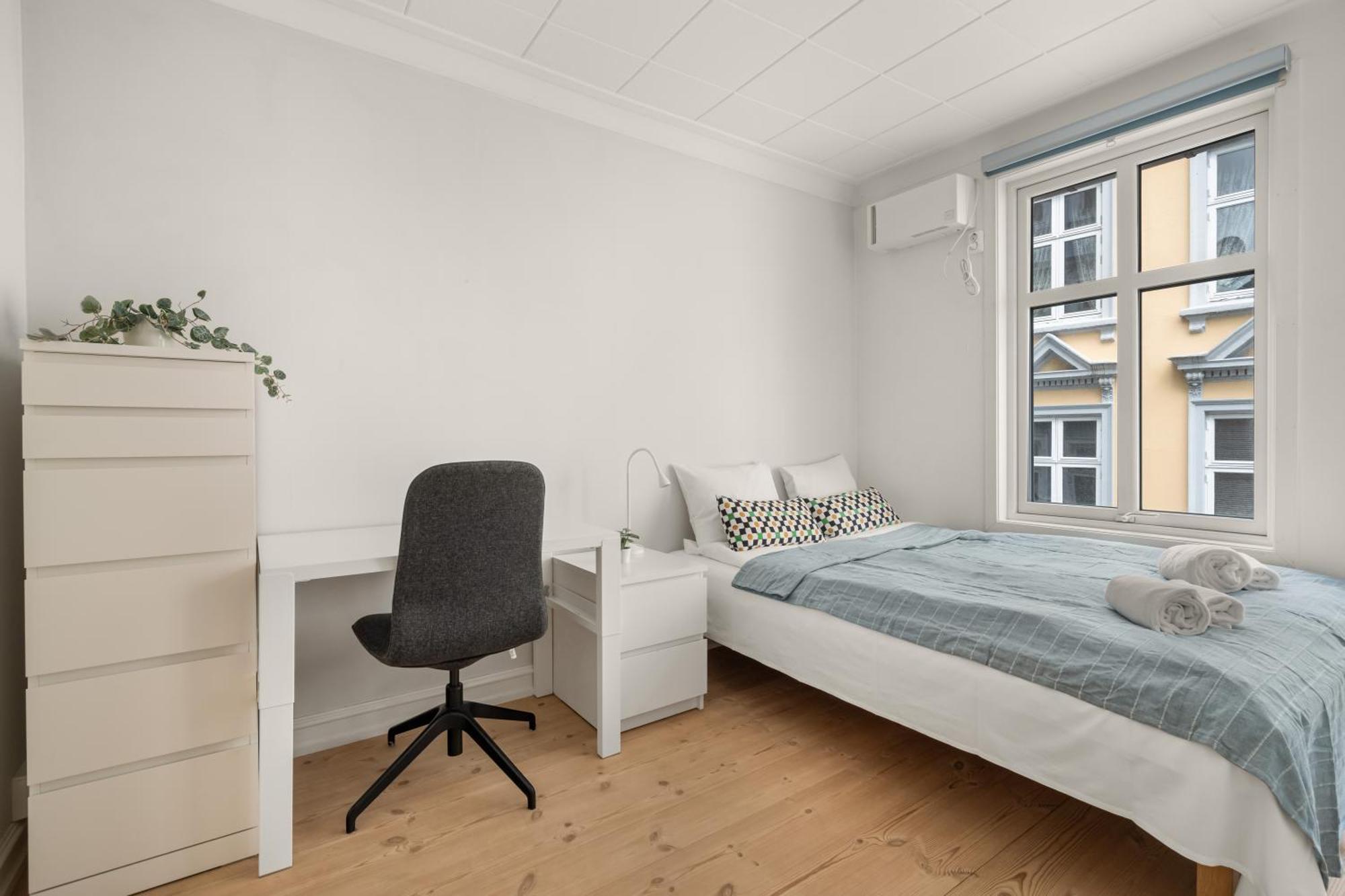 Charming With Stunning Views! Bergen