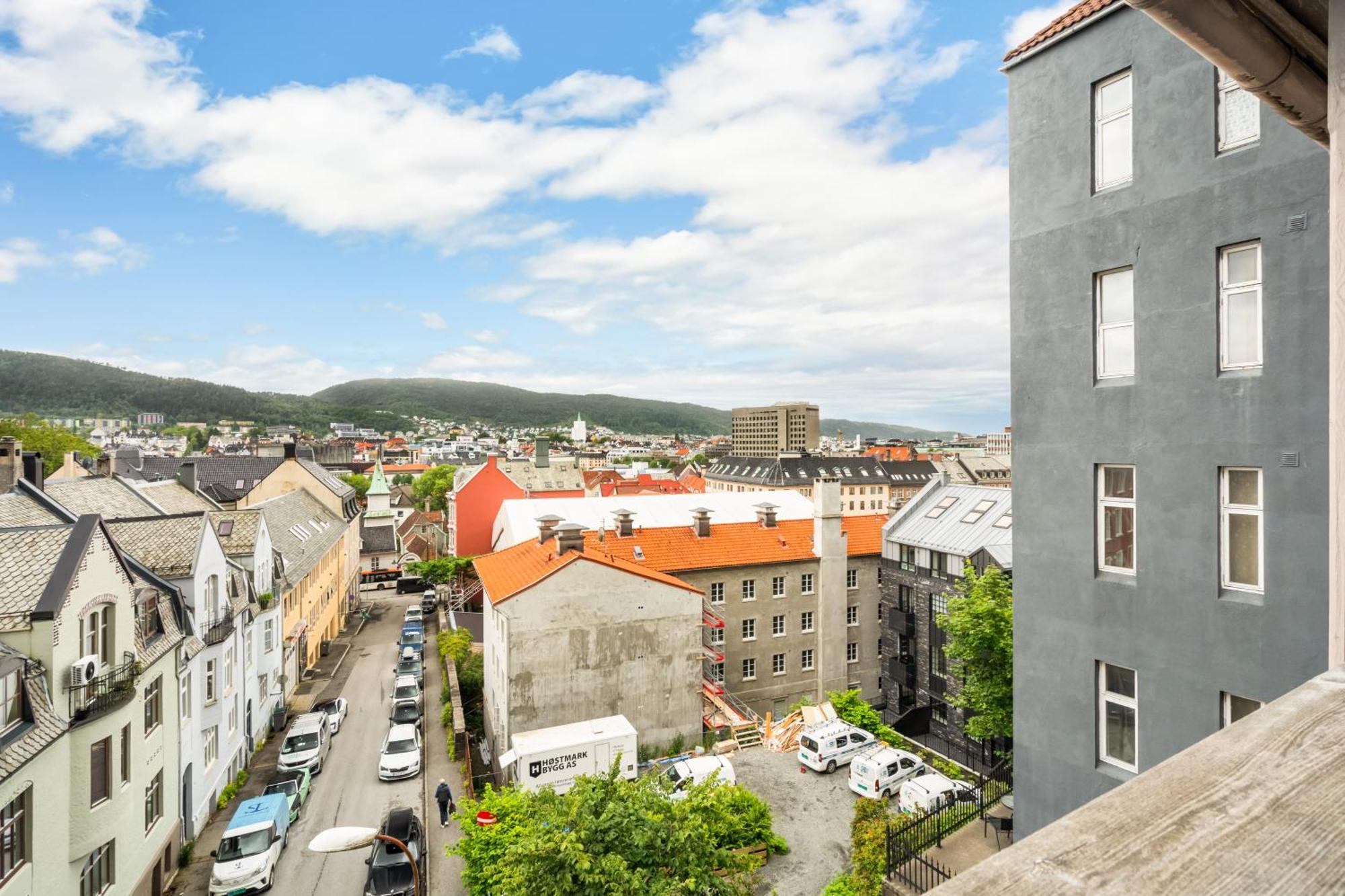 Charming With Stunning Views! Bergen